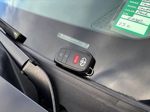 Used 2024 Toyota Tacoma TRD Off-Road image 11