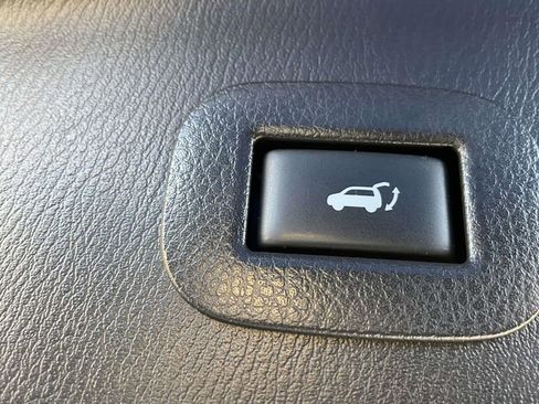 Used 2016 INFINITI QX80 Luxe w/ 22" Wheel Package image 12