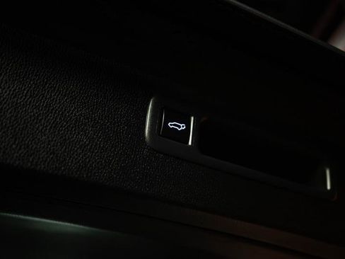 Used 2020 Toyota Highlander LE FWD image 8