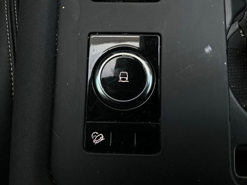 Used 2022 Land Rover Discovery S R-Dynamic image 27