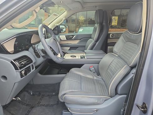 Used 2019 Lincoln Navigator Black Label image 11