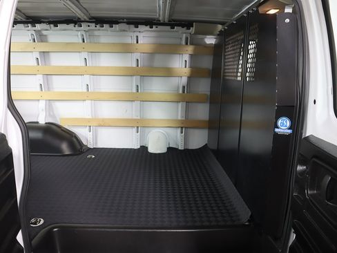 Used 2024 GMC Savana 2500 w/ Driver Convenience Package image 16