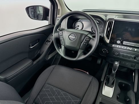 Used 2025 Nissan Frontier SV image 32