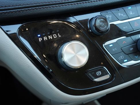 Used 2018 Chrysler Pacifica Limited w/ Advanced Safetytec Group image 14