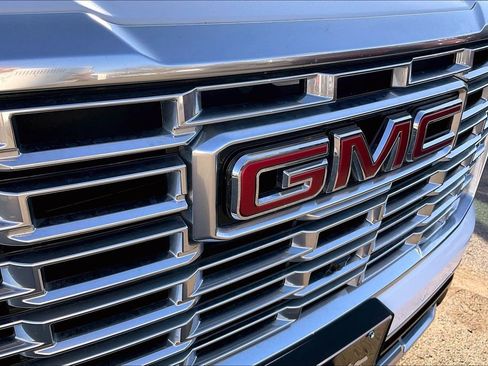 Used 2025 GMC Yukon Denali image 34