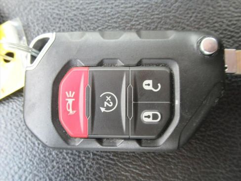 Certified 2025 Jeep Wrangler Unlimited Rubicon w/ Convenience Group AWD/4WD image 29