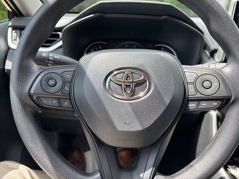 Used 2025 Toyota RAV4 XLE w/ Convenience Package FWD image 17
