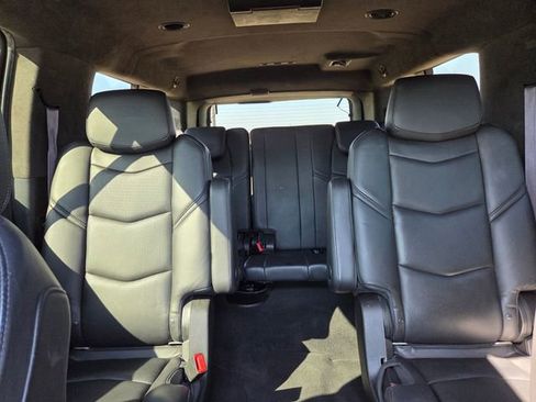 Used 2017 Cadillac Escalade ESV Platinum AWD/4WD image 40