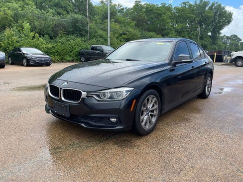 Used 2018 BMW 320i xDrive Sedan w/ Convenience Package AWD/4WD image 2