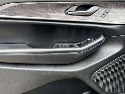 Used 2023 Jeep Grand Cherokee L Limited w/ Rear Seat Video Group I image 10