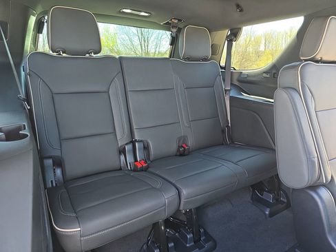 New 2026 GMC Yukon Elevation w/ Elevation Premium Package AWD/4WD image 12