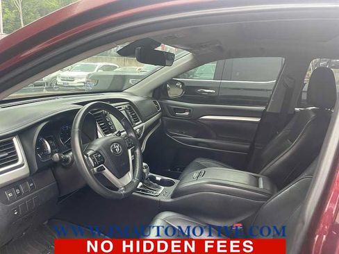 Used 2019 Toyota Highlander XLE AWD/4WD image 2