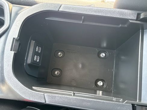 Used 2025 Toyota RAV4 XLE AWD/4WD image 28