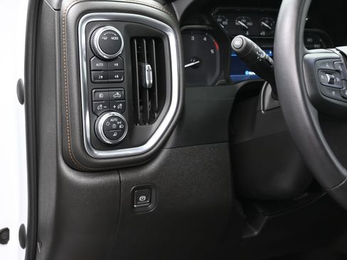 Used 2022 GMC Sierra 2500 AT4 w/ AT4 Preferred Package AWD/4WD image 23