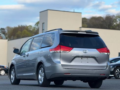 Used 2011 Toyota Sienna LE w/ Towing Pkg FWD image 5