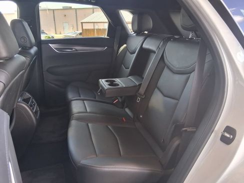 Used 2022 Cadillac XT5 Luxury w/ LPO, Premium Carpet Package FWD image 21