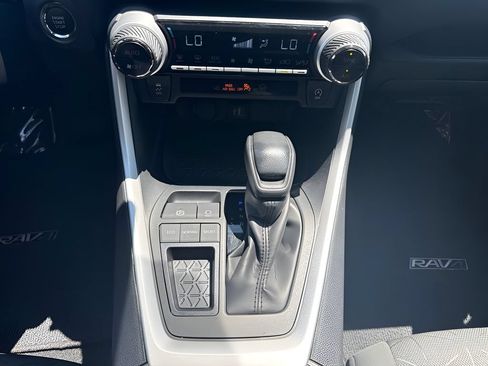Used 2024 Toyota RAV4 XLE w/ Convenience Package FWD image 18