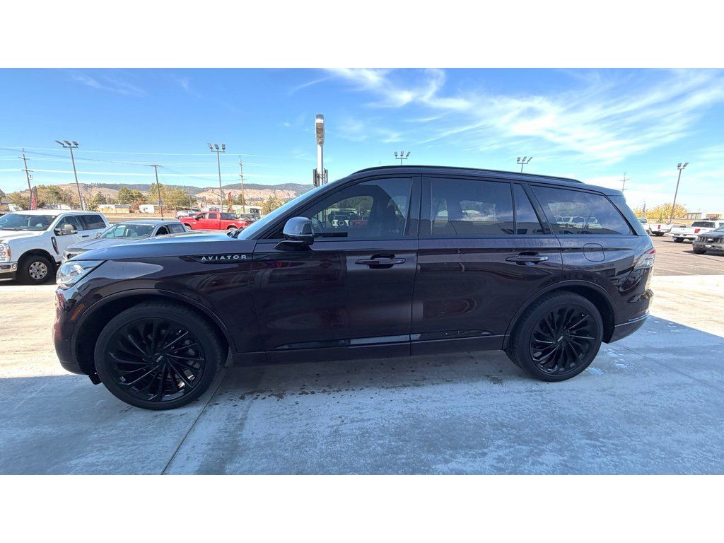 Used 2023 Lincoln Aviator Reserve w/ Equipment Group 201A RWD image 4