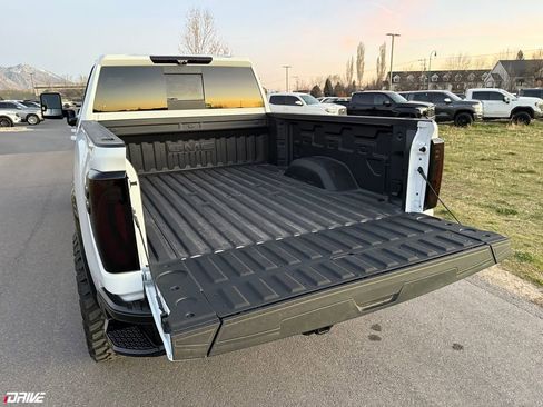 Used 2026 GMC Sierra 2500 AT4X image 13