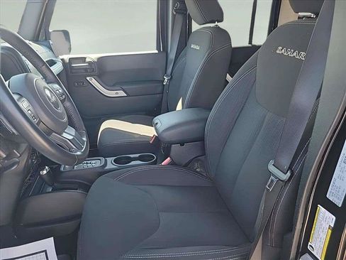 Used 2018 Jeep Wrangler Unlimited Sahara AWD/4WD image 13