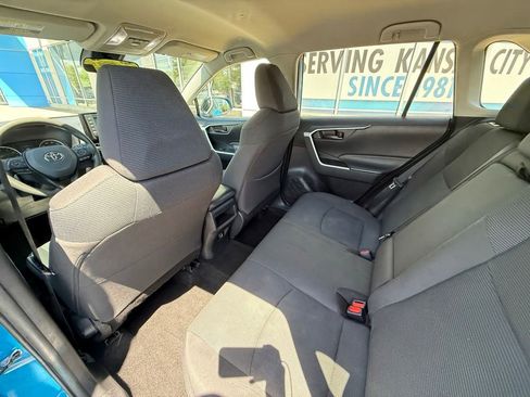 Used 2020 Toyota RAV4 LE FWD image 28