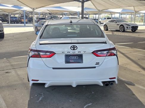 Used 2022 Toyota Camry SE w/ Convenience Package image 5