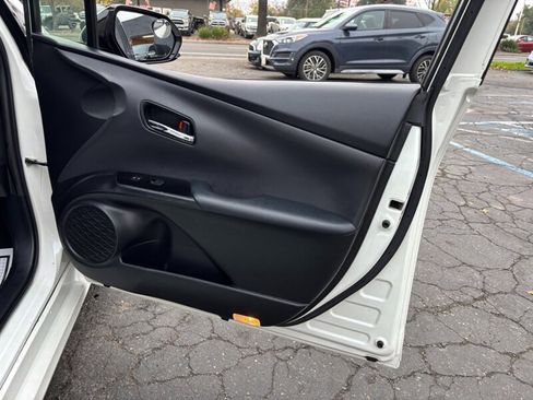 Used 2019 Toyota Prius Prime Premium w/ Carpet Mat Package FWD image 10