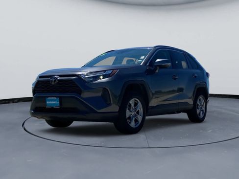 Used 2025 Toyota RAV4 XLE FWD image 3