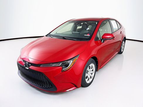 Used 2021 Toyota Corolla LE image 4