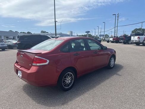 Used 2010 Ford Focus SE FWD image 5
