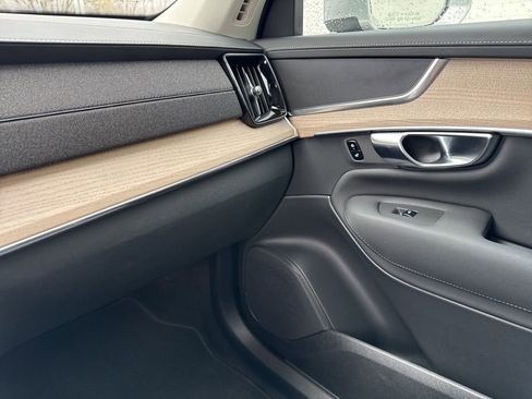 Used 2025 Volvo XC90 B6 Core w/ Climate Package image 30