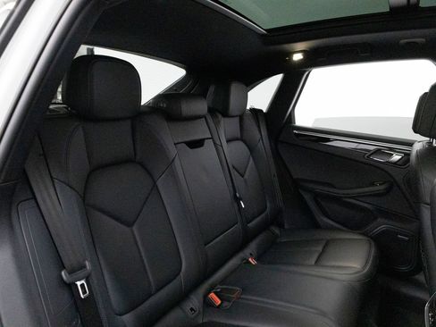 Certified 2023 Porsche Macan AWD/4WD image 27