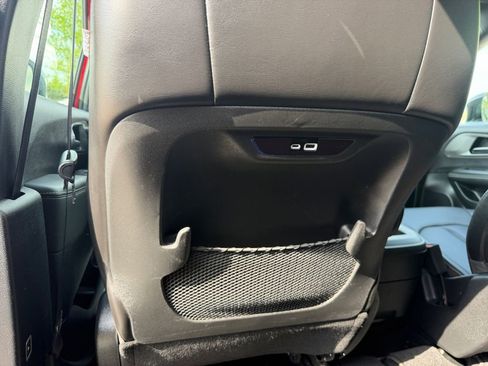 Used 2025 Chrysler Pacifica Select FWD image 21