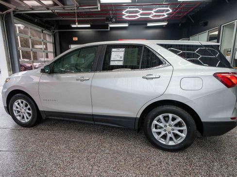 Used 2021 Chevrolet Equinox LT image 2