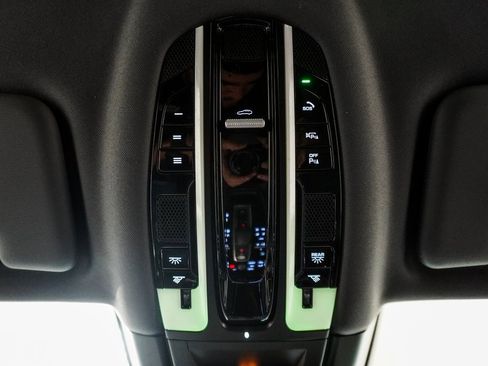 Used 2023 Porsche Cayenne Platinum Edition image 45