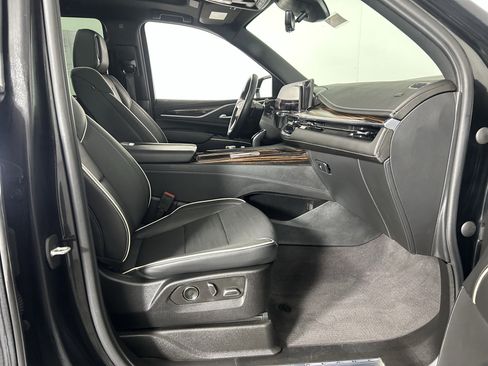 Used 2023 Cadillac Escalade Premium Luxury image 45
