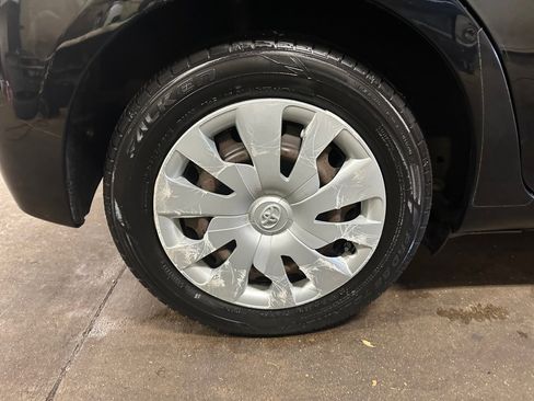 Used 2017 Toyota Yaris L image 27