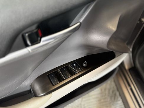 Used 2021 Toyota Camry LE image 19