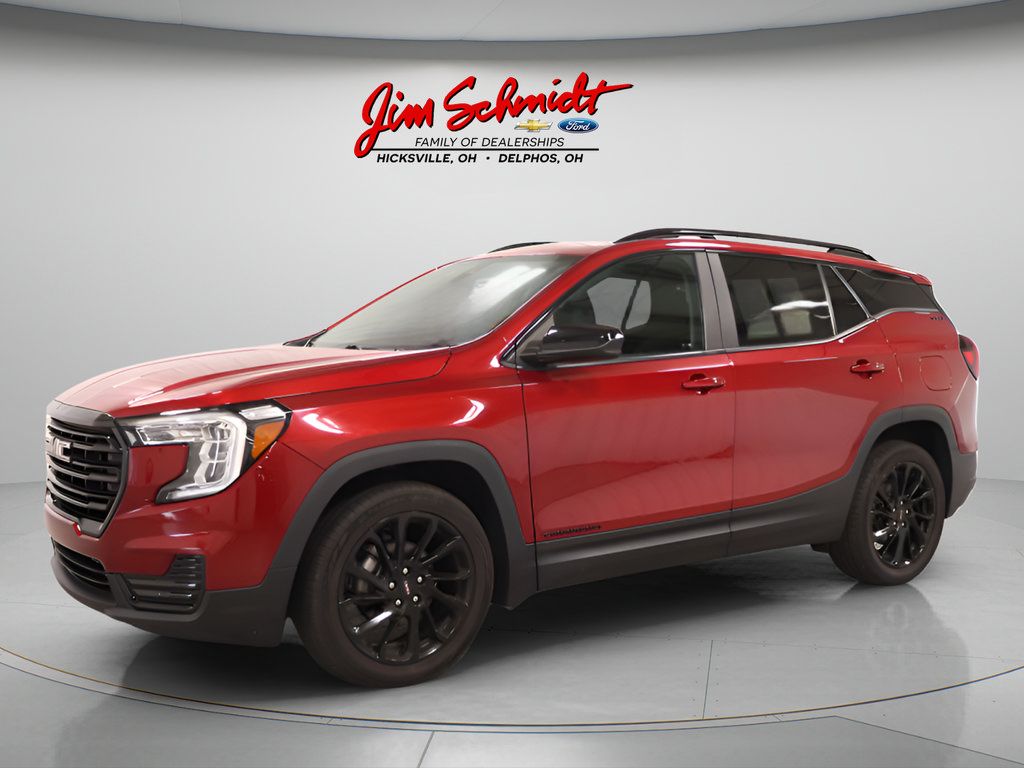 Used 2023 GMC Terrain SLE w/ Driver Convenience Package FWD image 2