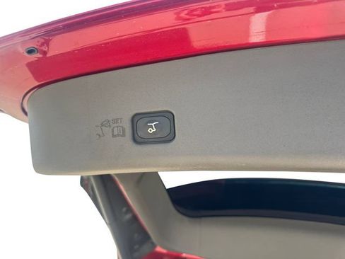 Used 2025 Lincoln Nautilus Premier AWD/4WD image 12