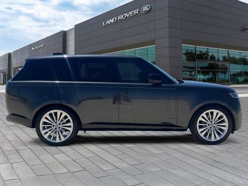 Used 2025 Land Rover Range Rover SE AWD/4WD image 6