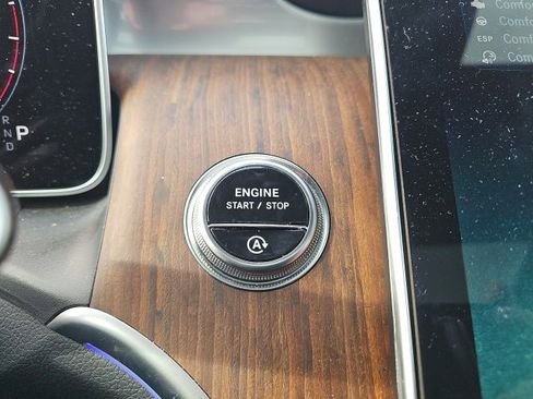 Used 2025 Mercedes-Benz GLC 300 GLC 300 image 27