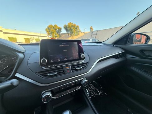 Used 2025 Nissan Altima 2.5 S FWD image 44