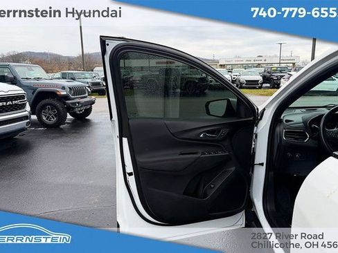 Used 2022 Chevrolet Equinox RS image 12