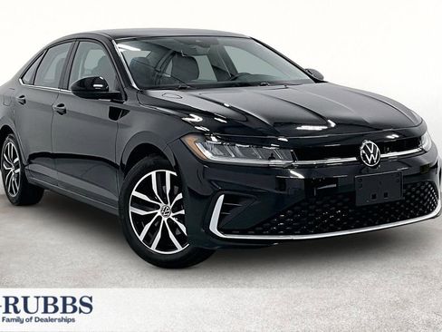 Used 2025 Volkswagen Jetta SE FWD image 1