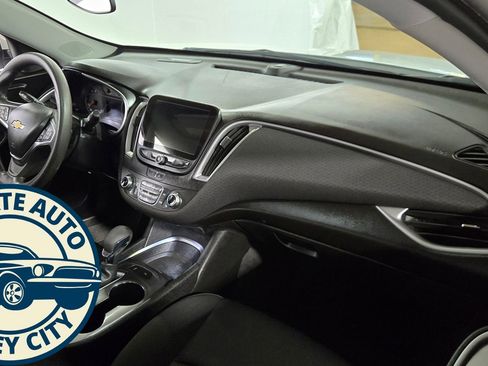 Used 2024 Chevrolet Malibu LT image 32