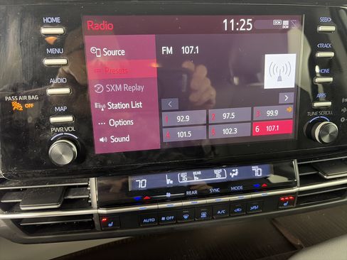 Used 2021 Toyota Sienna XLE image 24