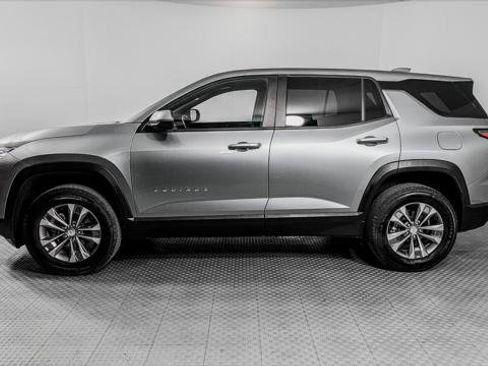 Used 2025 Chevrolet Equinox LT FWD image 3