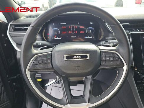 Used 2023 Jeep Grand Cherokee L Laredo image 14