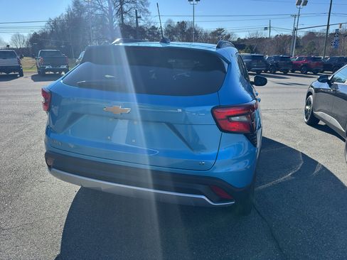 New 2026 Chevrolet Trax LT w/ Sunroof Package image 5